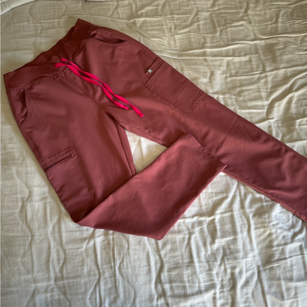 FIGS TECHNICAL COLLECTION MAUVE SCRUBS MEDIUM PANT (Straight Leg Side Split Hem)